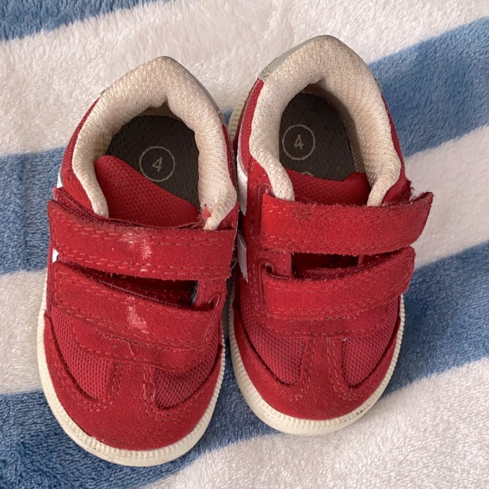 Selling my baby shoes it no longer fits